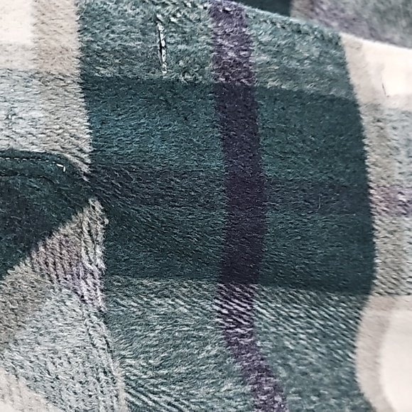 Vine and Live Fleece Top - Picture 2 of 6